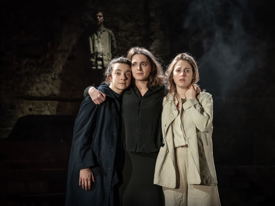 Review: Three Sisters by Lyn Gardner cover photo