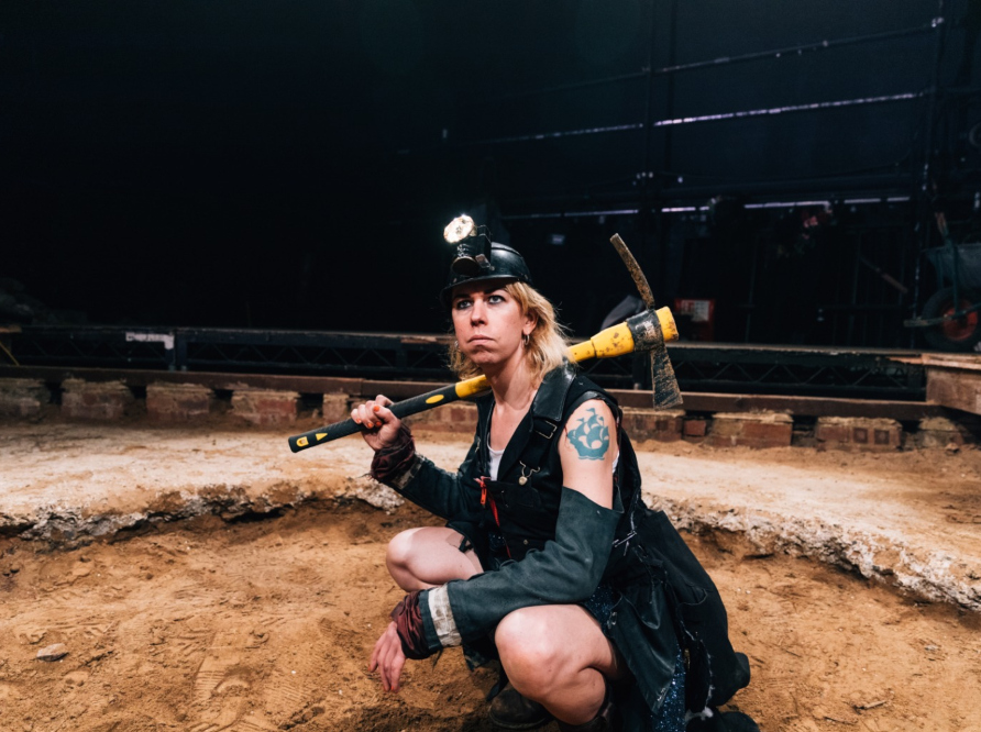 Review: We Dig by Lyn Gardner cover photo