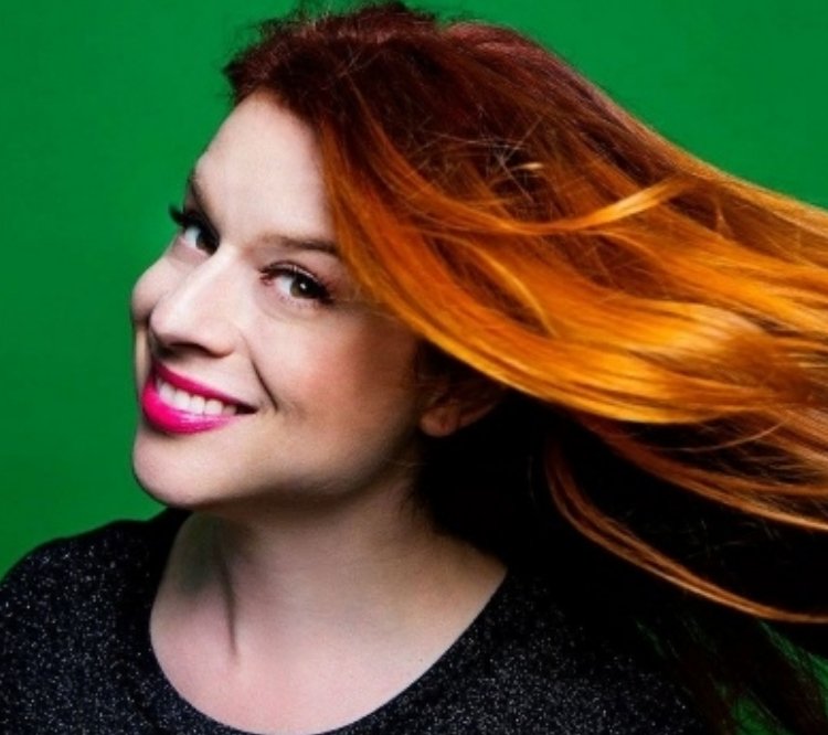 Amy Howerska Does Her Favourite BITS!