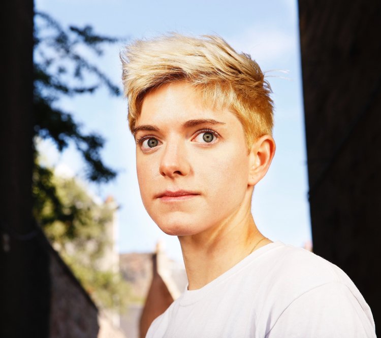 The Mae Martin Experiment on Stagedoor