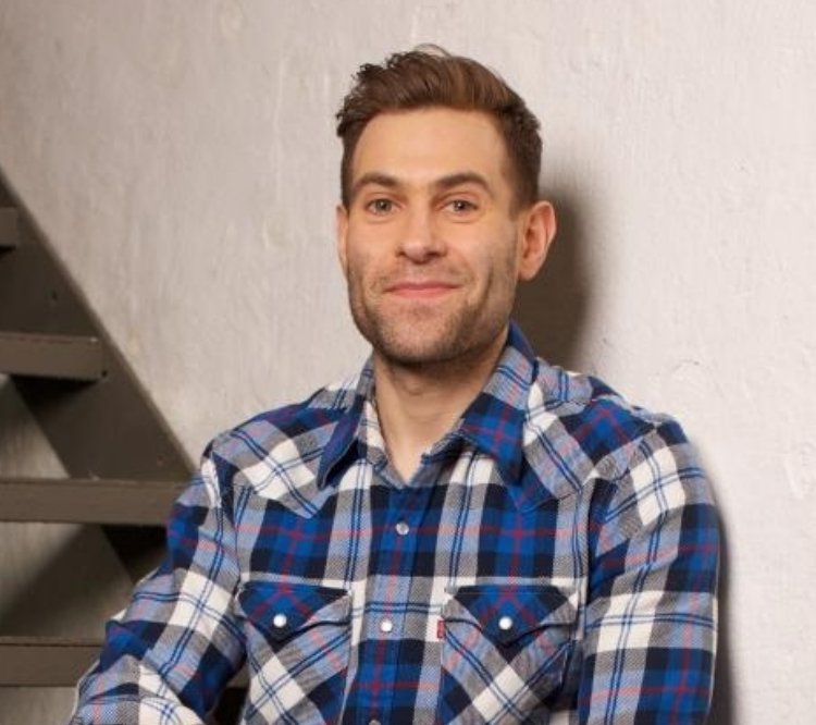 Simon Brodkin is not Lee Nelson